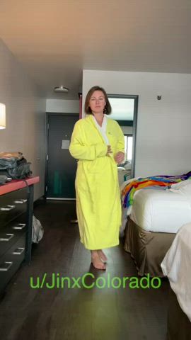 Good morning, Baby. Sit back, relax, and let me pleasure you : video clip