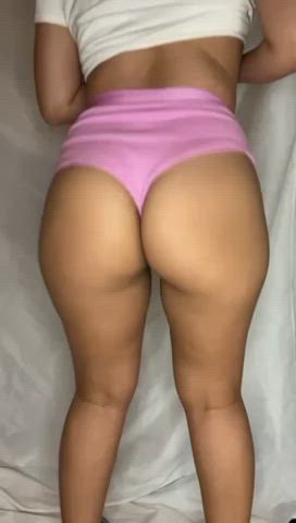 Tour cock between my cheeks as I bounce would be amazing : video clip