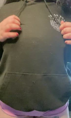 Get your head under my hoodie : video clip