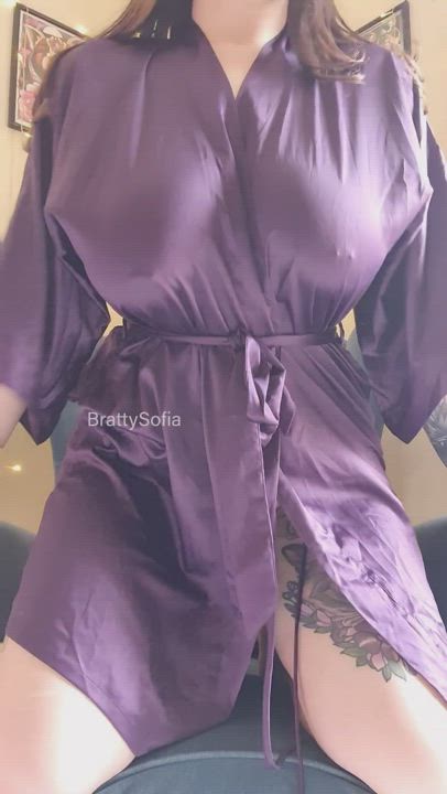 Do you like the way my 34H tits bounce? : video clip