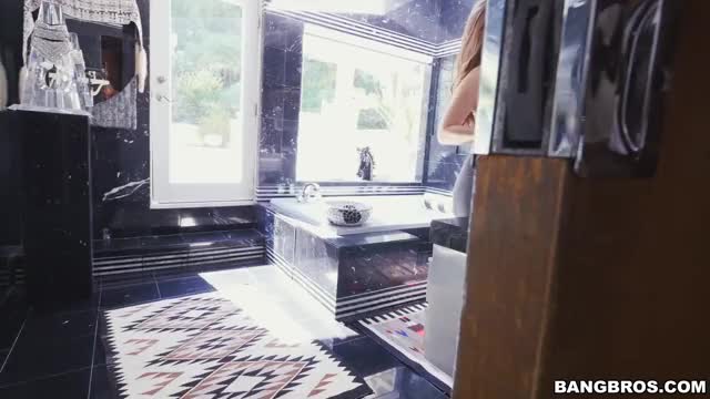 Lena Paul Casually Drops Her Tits : video clip