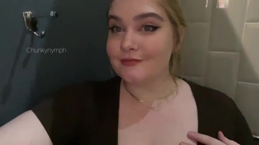 Flashing at the pub toilets : video clip