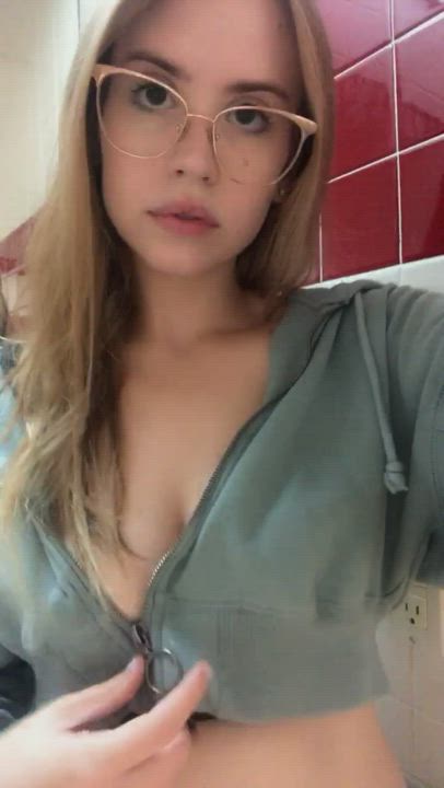 I kinda wish someone walked in on me 😈 : video clip