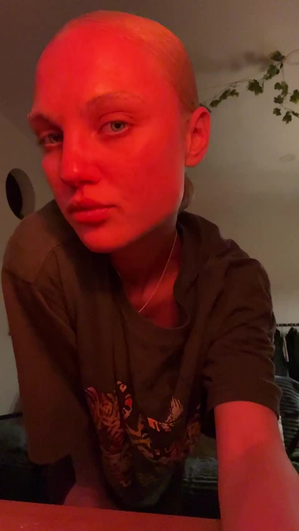 I love it so much when my pale tits are kissed : video clip