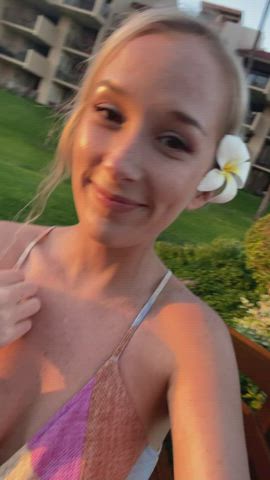 On my way to a fancy dinner!🌴 [GIF] : video clip