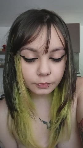 I'm obsessed with making videos dropping my boobs and watching them bounce : video clip