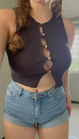my big natural boobs vs. buttons on my shirt (19f) : video clip