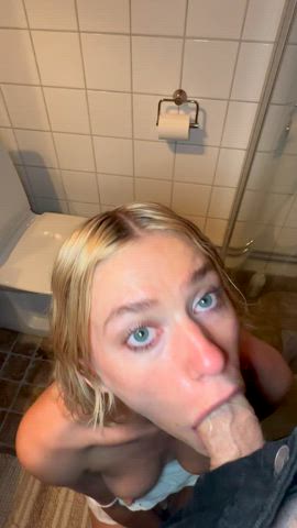 Sucking him off before boys night : video clip