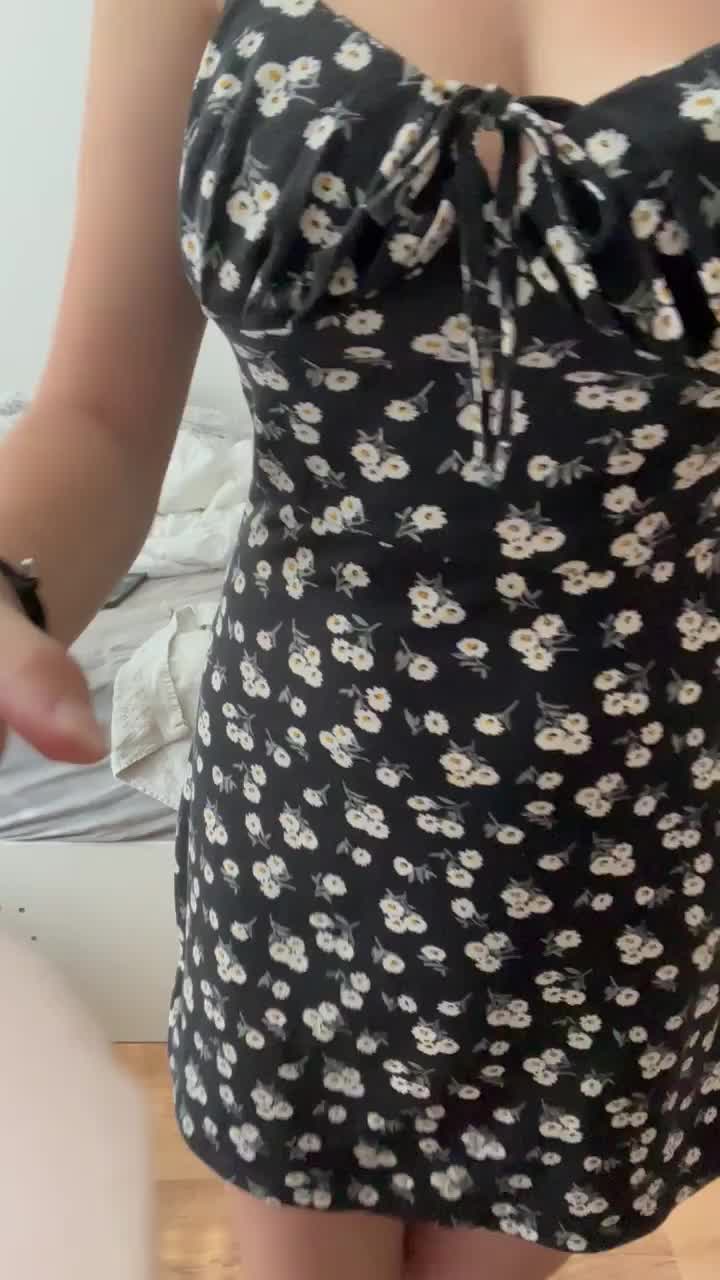 This is my application for being your girlfriend :) : video clip