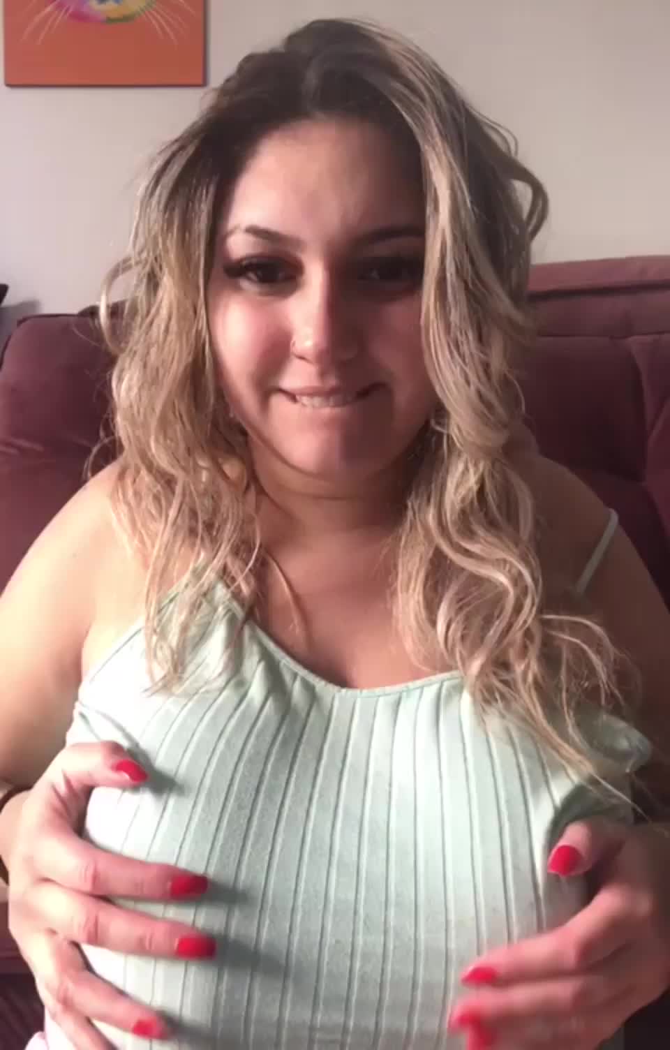 They are so jiggly and bouncy : video clip