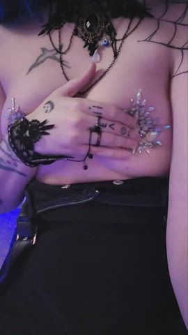 Bust em out for me : video clip