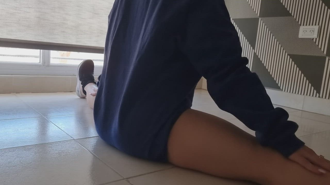 No dick can survive these cheeks : video clip