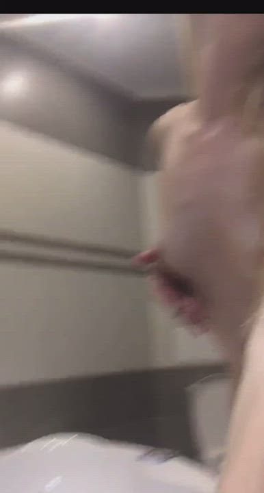 Wanna cum with me ? : video clip
