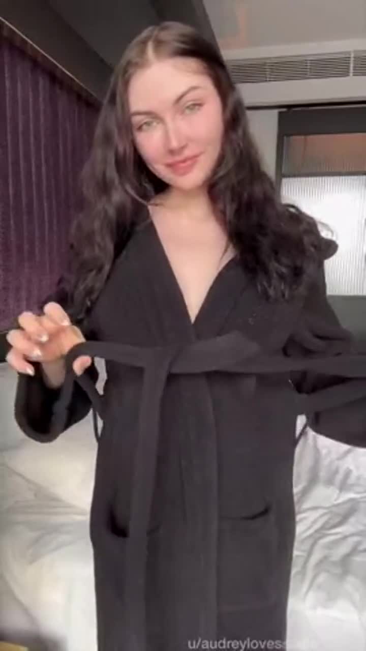 Daddy, do you like my naked body? : video clip