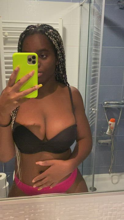 [F19 ]Straight out the shower, looking for daddy... : video clip