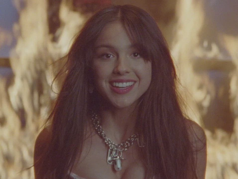 Olivia Rodrigo explaining her fantasy : video clip