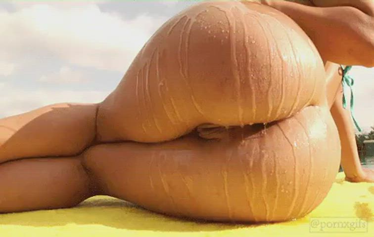 Oiling It Up For Your Ease [OC] : video clip