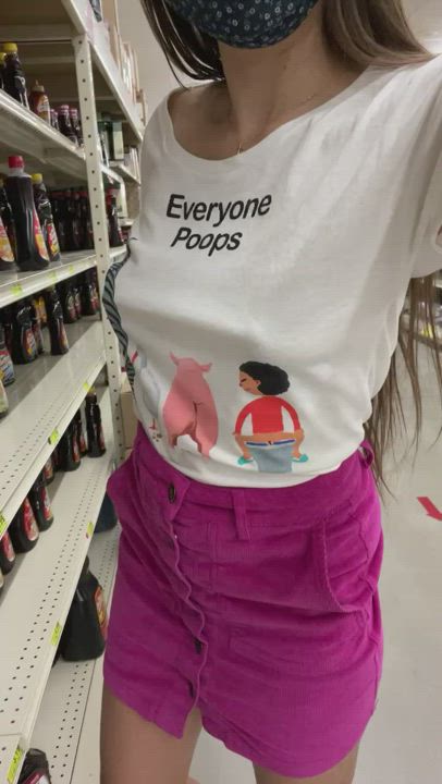 Wearing my plug while at the grocery [GIF] : video clip