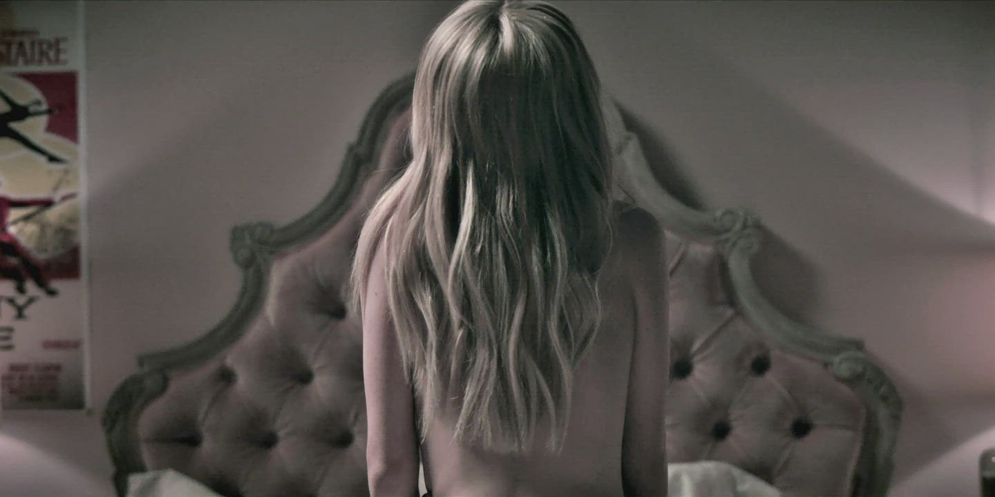 Emily Alyn Lind in Gossip Girl [S1E3-2021] : video clip