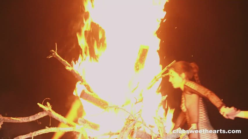 Haunted Lesbian Halloween 3some : video clip
