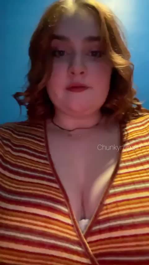Flashing you in the pub toilets [GIF] : video clip