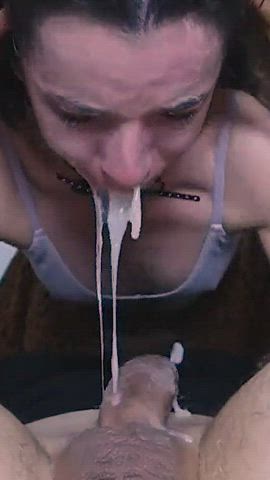 She sucks his cock and fills himself with hot cum : video clip