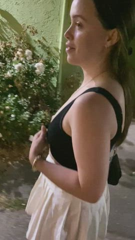 A lil public grope is a date night tradition now 🥰 [GIF] : video clip