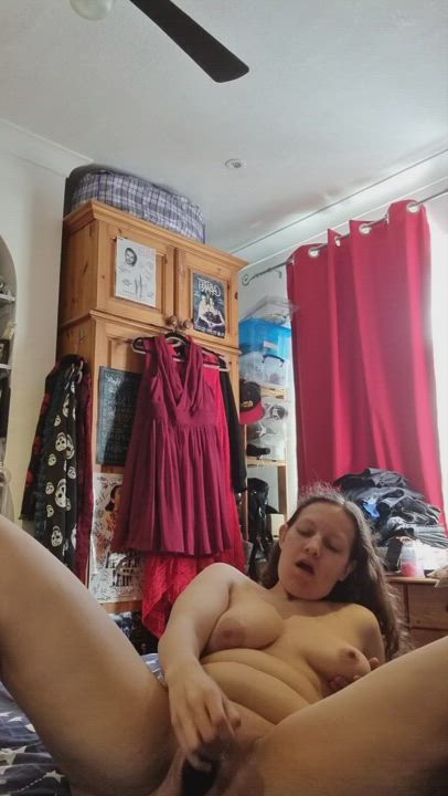 Woke up very horny this morning I guess I really like sleeping naked : video clip