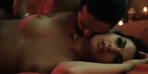Anne Hathaway tits : video clip