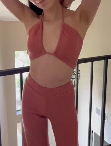 petite Puerto Rican at your service : video clip