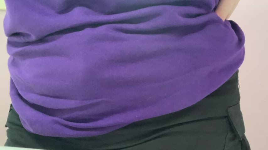 Watch mommy plug her hole : video clip