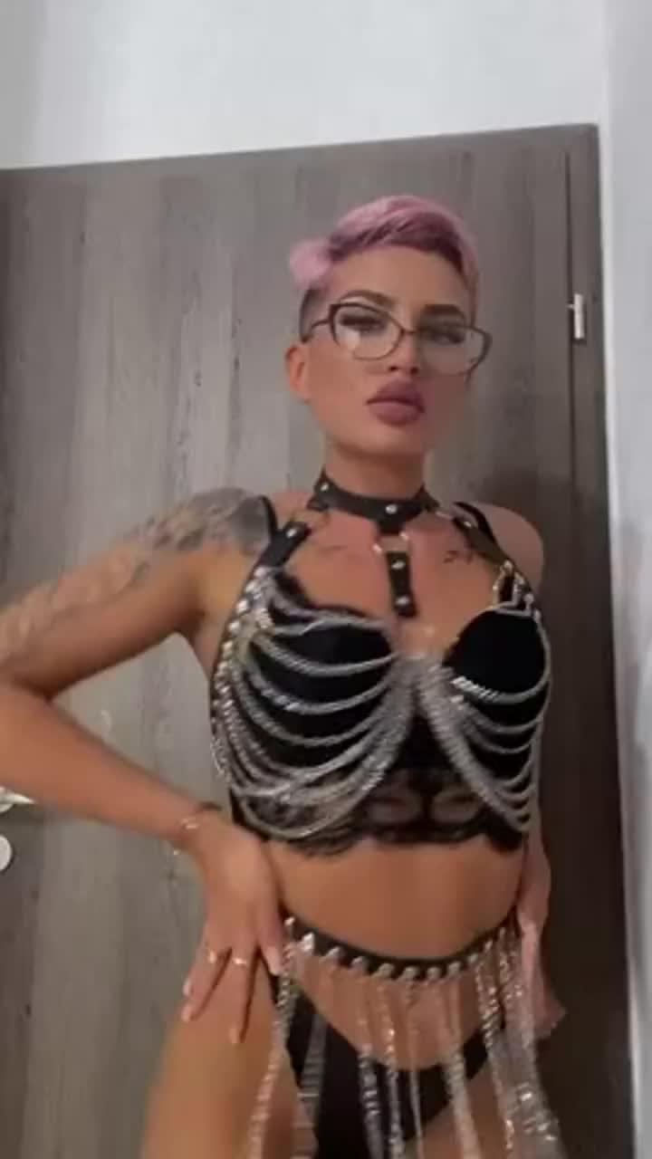Could we be friends... and fuck sometimes : video clip