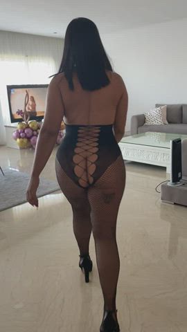 41yo mom, How spankable is my booty? : video clip