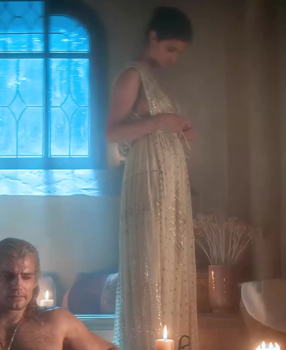 Anya Chalotra - The Witcher : video clip