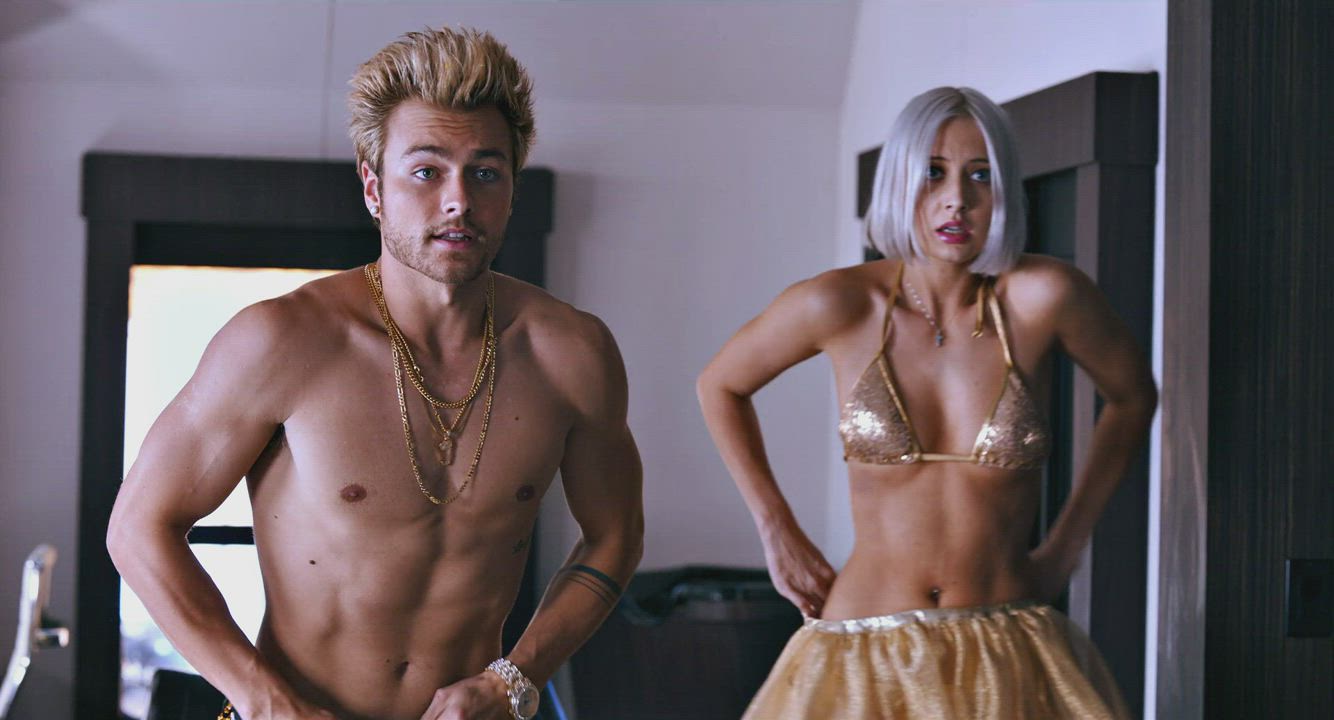 Vanessa Dubasso in He's All That (2021) : video clip