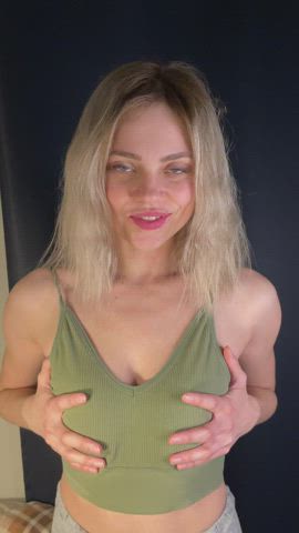 I love showing off my petite body to yet internet strangers : video clip