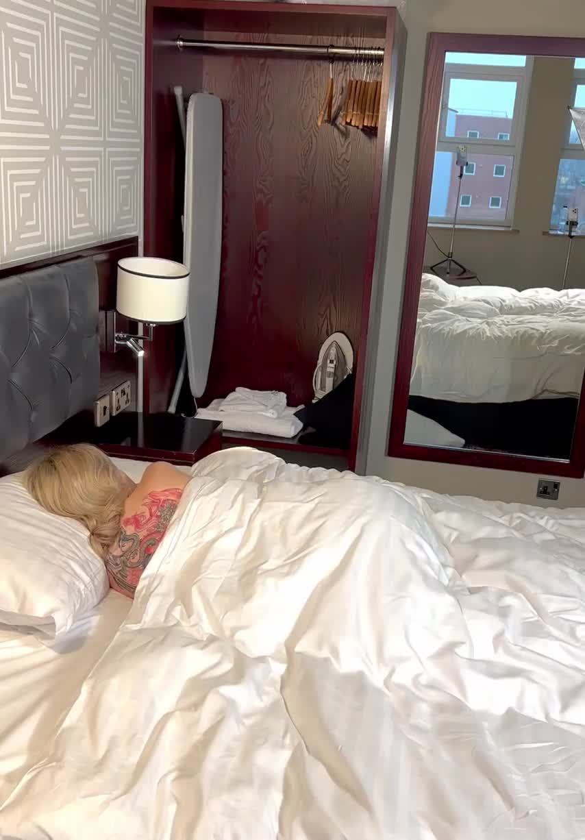 I was tired, he was horny… so we came to a compromise : video clip