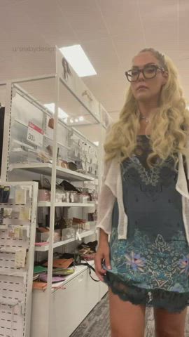 there’s never anything under my dress 😋 [GIF] : video clip