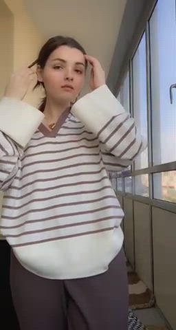 Just some small boobs to brighten your day : video clip
