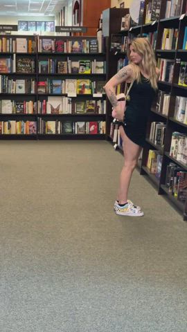 Your view coming around the corner [gif] : video clip
