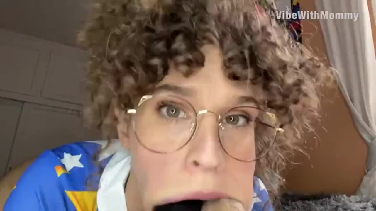 Ms. Jizzle loves blowjob gangbangs! I just need some real specimens.. : video clip