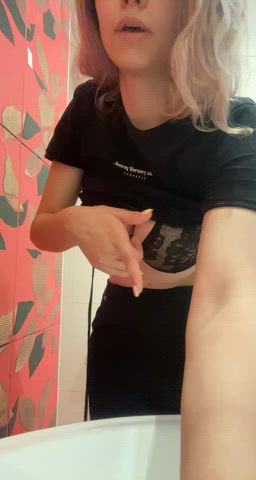 Just lick my nipples : video clip