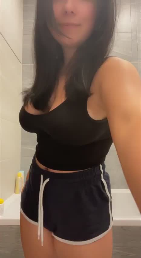 Can I make your dick hard with my shower reveal? : video clip