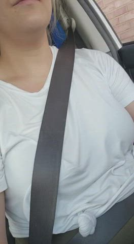flashing my tits leaving the bank [GIF] : video clip