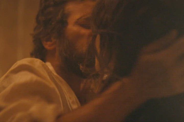 Emma Mackey in Eiffel (2021) : video clip