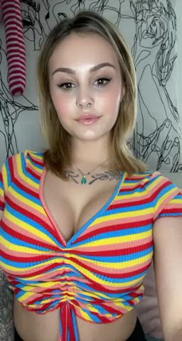 Big bouncy pierced Titty drop! : video clip