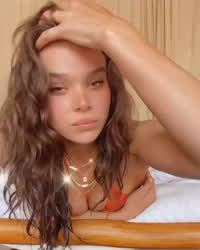 Hailee Steinfield : video clip