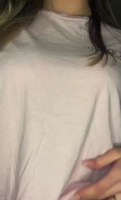 18 yo and I love when you play with my big tits : video clip