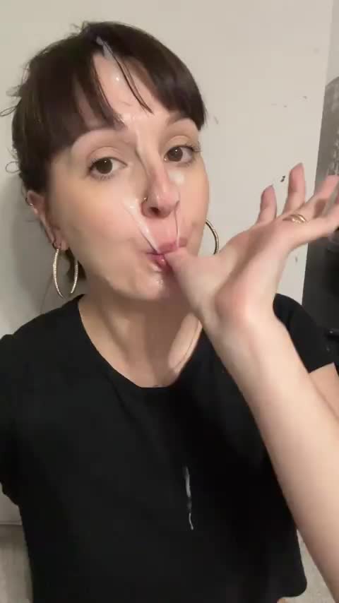 My favourite part is eating all the cum after the facial! : video clip