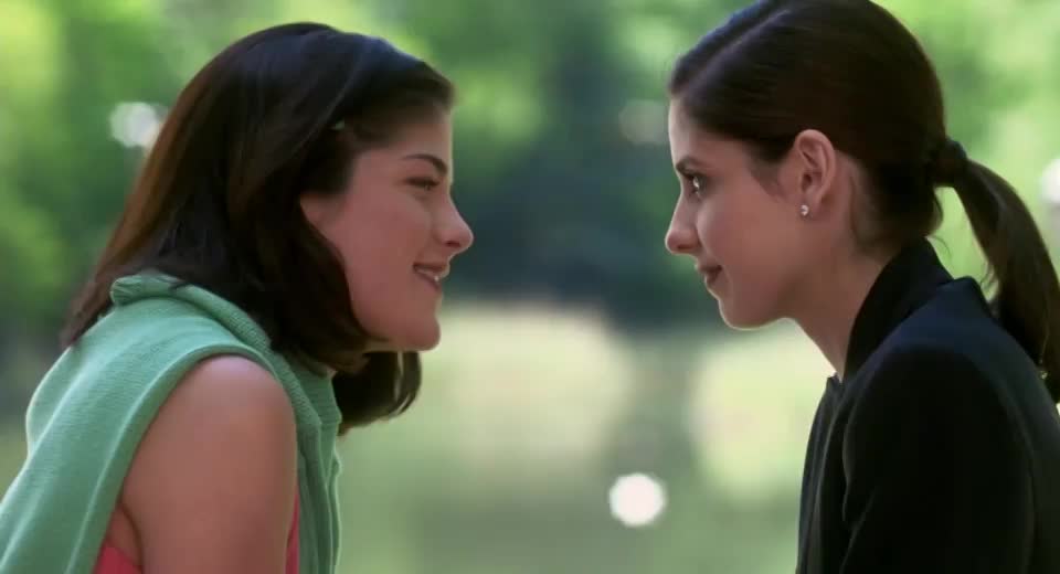 Selma Blair & Sarah Michelle Gellar : video clip